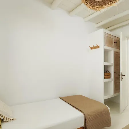 Nyaraló West Side Pool House By Hostandros *