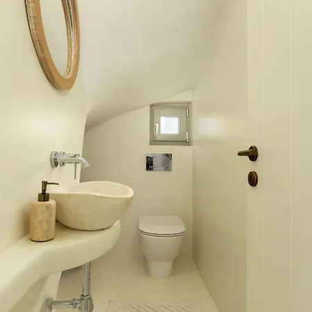 West Side Pool House By Hostandros Nyaraló