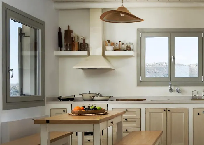 West Side Pool House By Hostandros * Gavrio