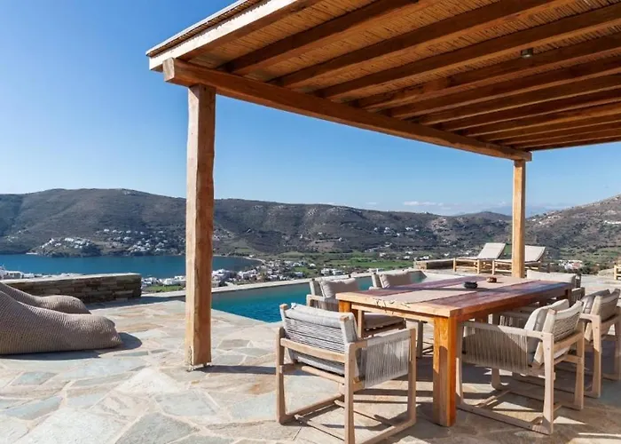 West Side Pool House By Hostandros Gavrio