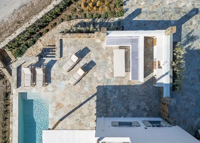 West Side Pool House By Hostandros