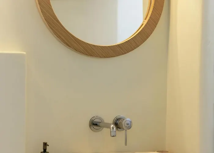 West Side Pool House By Hostandros Gavrio