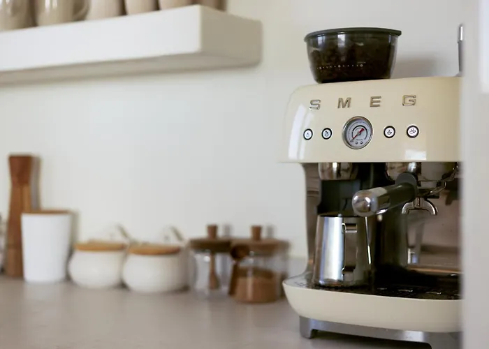 West Side Pool House By Hostandros * Gavrio